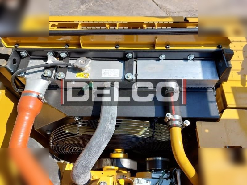 New Crawler excavator CATERPILLAR 323D3: picture 11