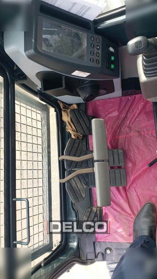 New Crawler excavator HYUNDAI ROBEX 210: picture 16