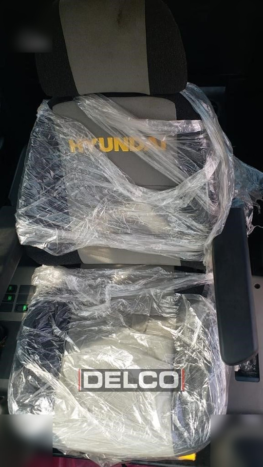 New Crawler excavator HYUNDAI ROBEX 210: picture 15