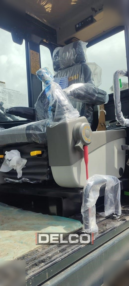 New Crawler excavator HYUNDAI ROBEX 210: picture 12