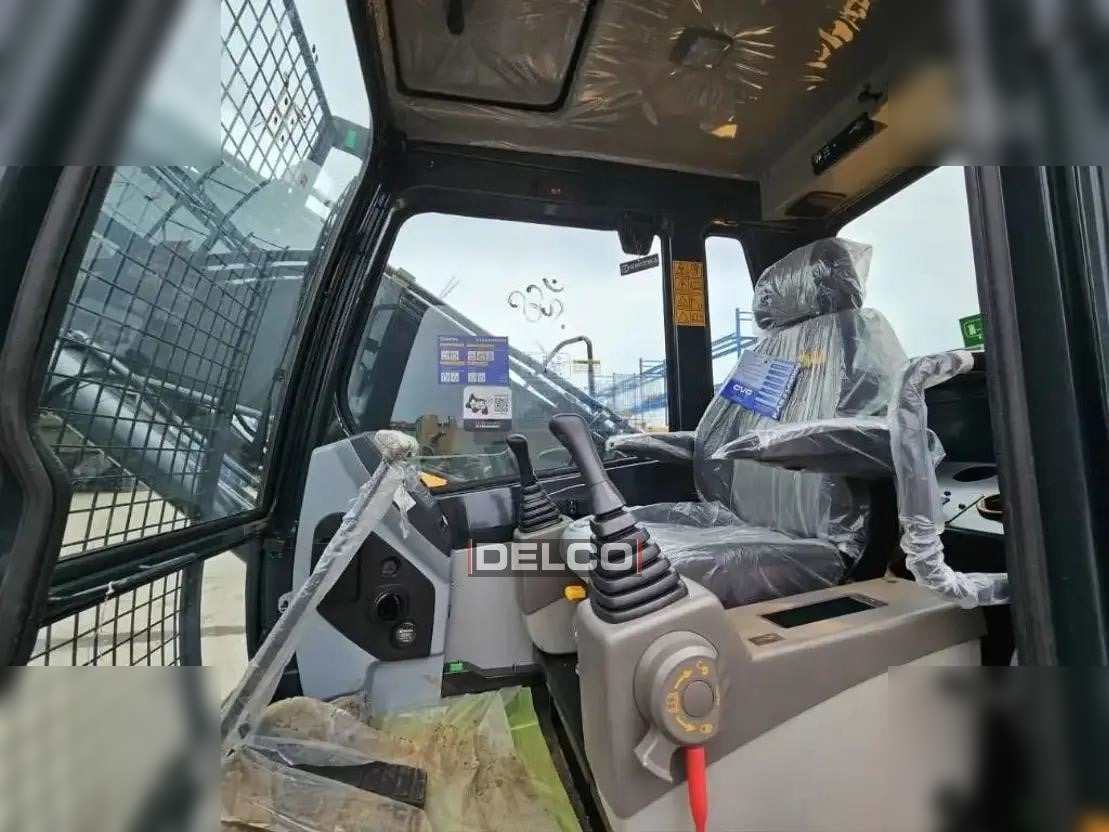 New Crawler excavator HYUNDAI ROBEX 215L SMART PLUS: picture 10