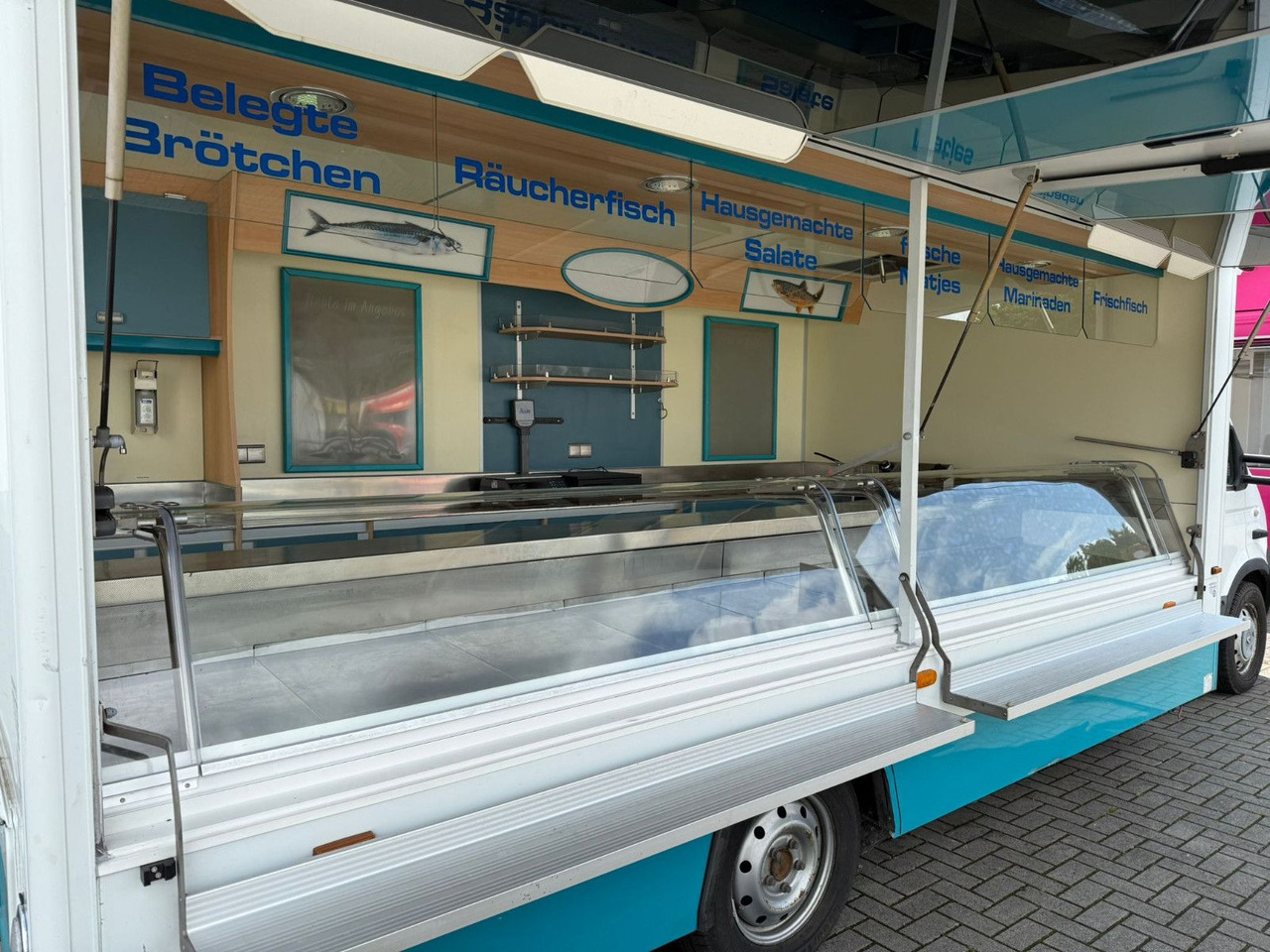 Renault Borco Höhns Fischmobil - Vending truck: picture 2 Renault Borco Höhns Fischmobil - Vending truck: picture 2