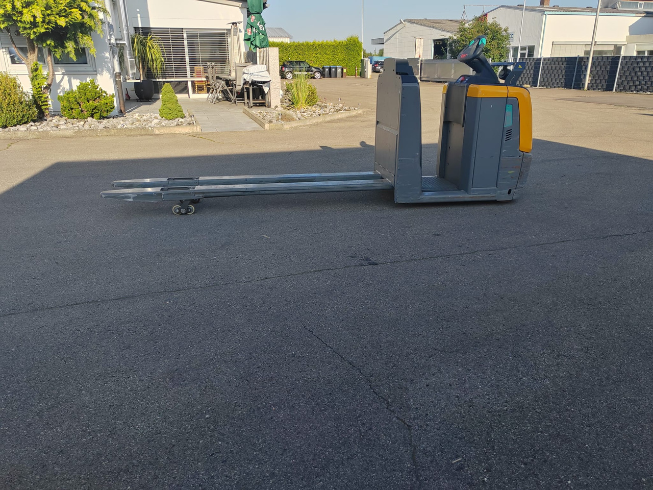 Jungheinrich ECE 225 Li-Ion/ 2.4m/ 2020yy/ 3057mh - Order picker: picture 1 Jungheinrich ECE 225 Li-Ion/ 2.4m/ 2020yy/ 3057mh - Order picker: picture 1