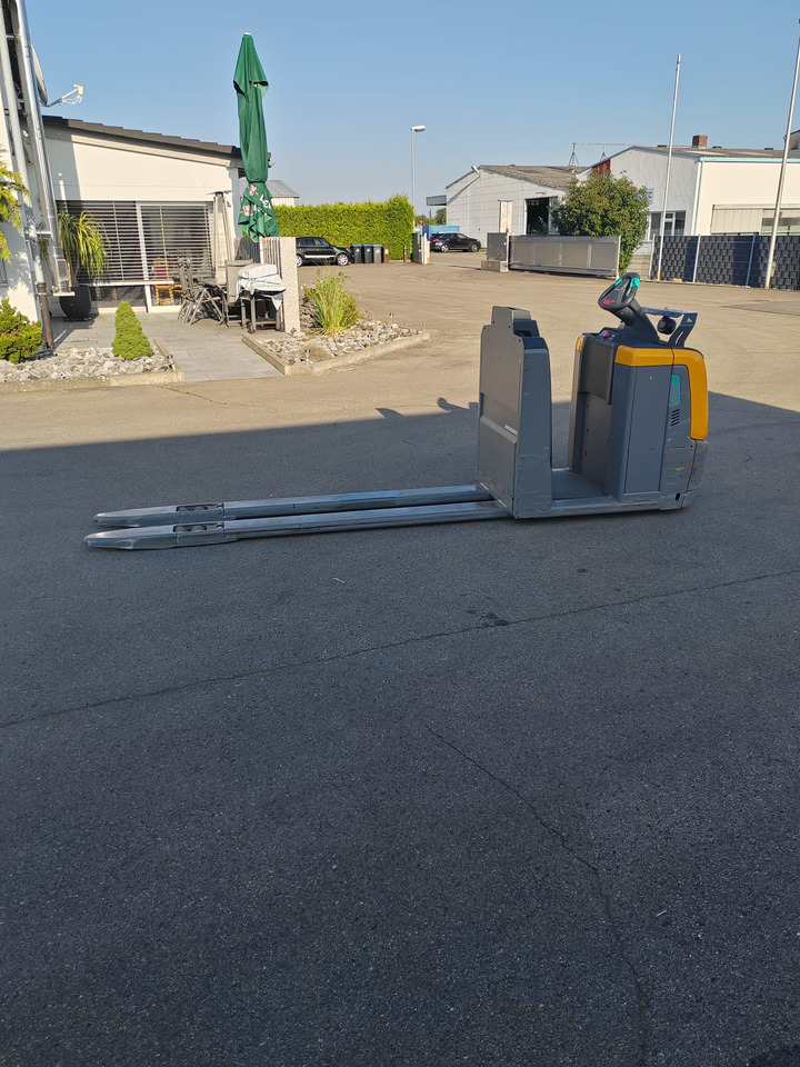 Jungheinrich ECE 225 Li-Ion/ 2.4m/ 2020yy/ 3057mh - Order picker: picture 5 Jungheinrich ECE 225 Li-Ion/ 2.4m/ 2020yy/ 3057mh - Order picker: picture 5