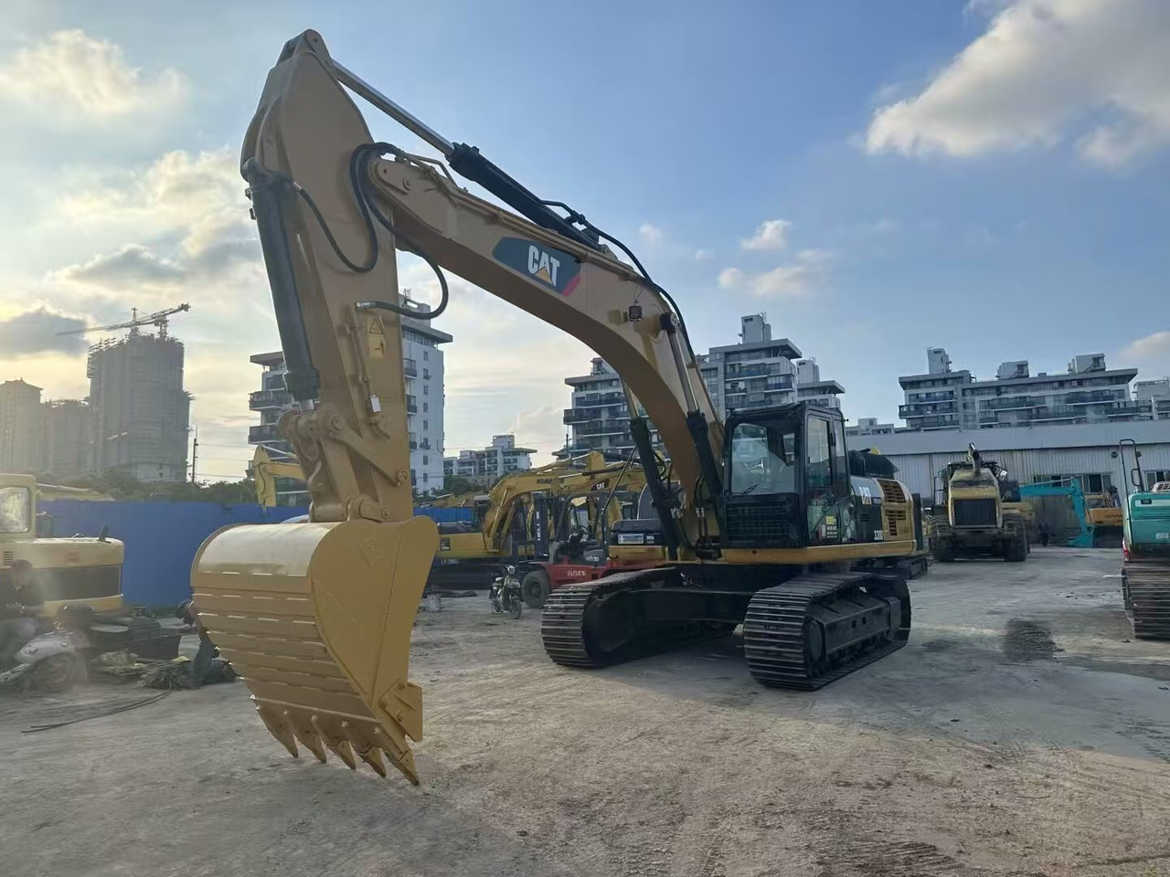 CAT 330D - Crawler excavator: picture 3 CAT 330D - Crawler excavator: picture 3