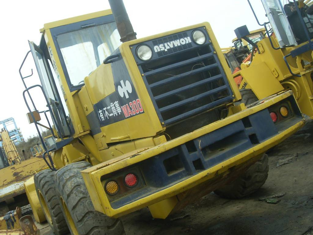 Komatsu WA300  - Wheel loader: picture 1 Komatsu WA300  - Wheel loader: picture 1