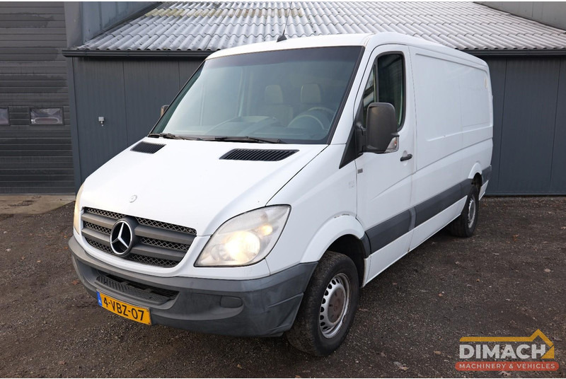 Mercedes-Benz 906 KA 35 Sprinter 313 - Euro 4 - L2H2 - trekhaak - airco - NL auto - Panel van: picture 1 Mercedes-Benz 906 KA 35 Sprinter 313 - Euro 4 - L2H2 - trekhaak - airco - NL auto - Panel van: picture 1
