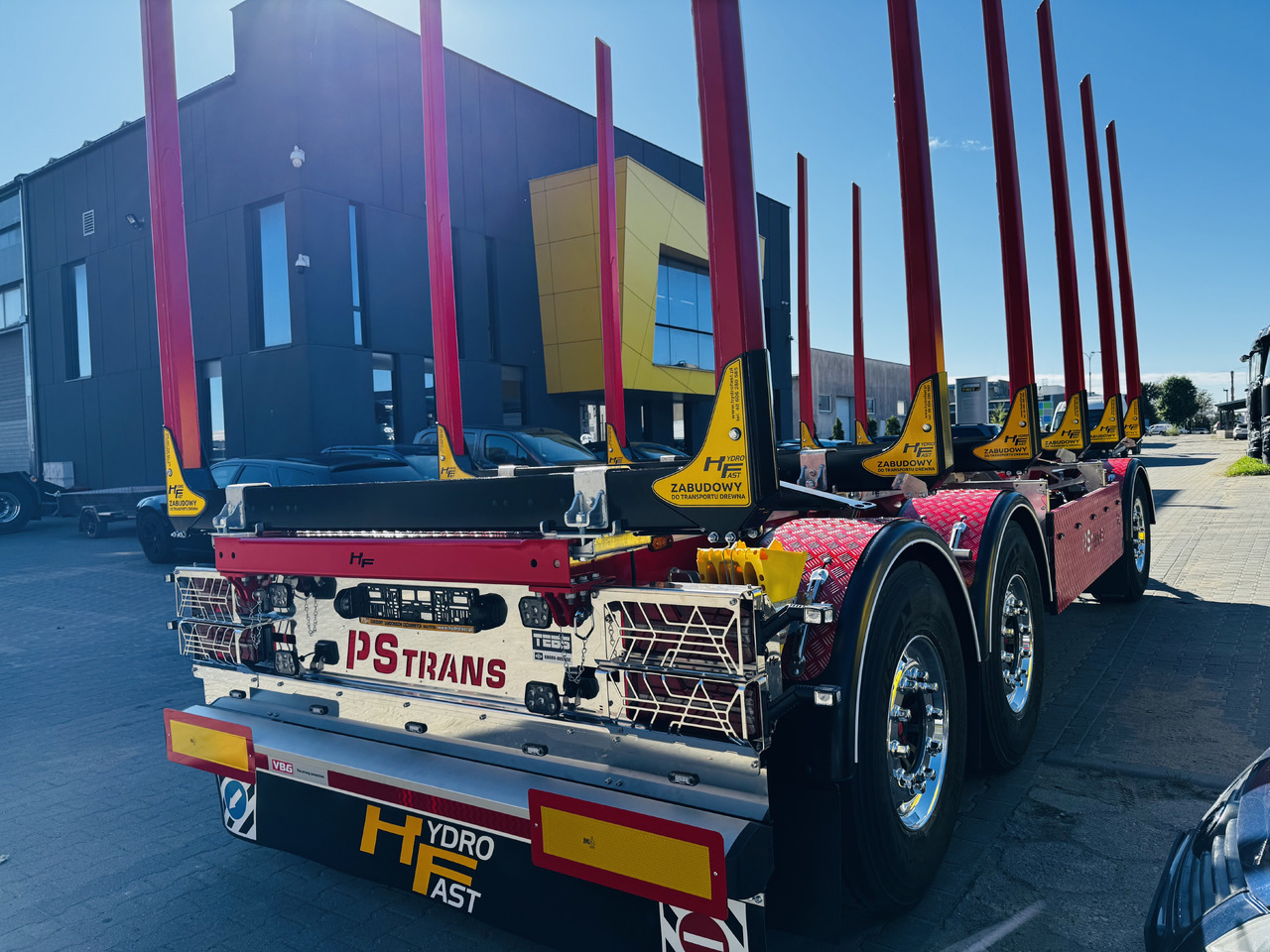 HYDROFAST Przyczepa 3 osiowa / 3 axles timber transport trailer / Remorque à 3 essieux pour le transport de bois / 3-Achs-Rungenanhänger / 3-tengelyes-rönkszállító-pótkocsi / Remorcă pentru transportul lemnului - Timber trailer: picture 3 HYDROFAST Przyczepa 3 osiowa / 3 axles timber transport trailer / Remorque à 3 essieux pour le transport de bois / 3-Achs-Rungenanhänger / 3-tengelyes-rönkszállító-pótkocsi / Remorcă pentru transportul lemnului - Timber trailer: picture 3