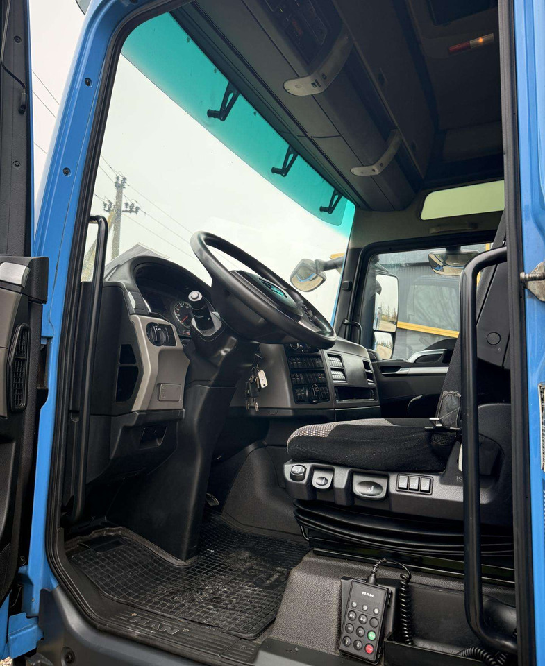 Autotransporter truck MAN TGX 26.420: picture 8