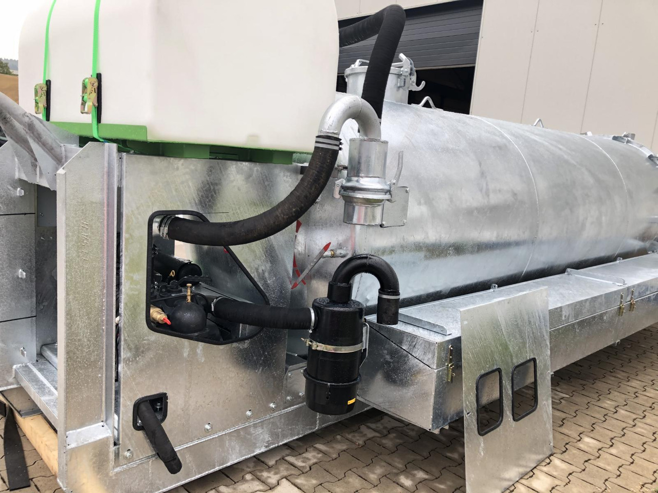 S-Vac 10m³ vacuum hook lifting roll-of container 10m³ - Roll-off container: picture 3 S-Vac 10m³ vacuum hook lifting roll-of container 10m³ - Roll-off container: picture 3