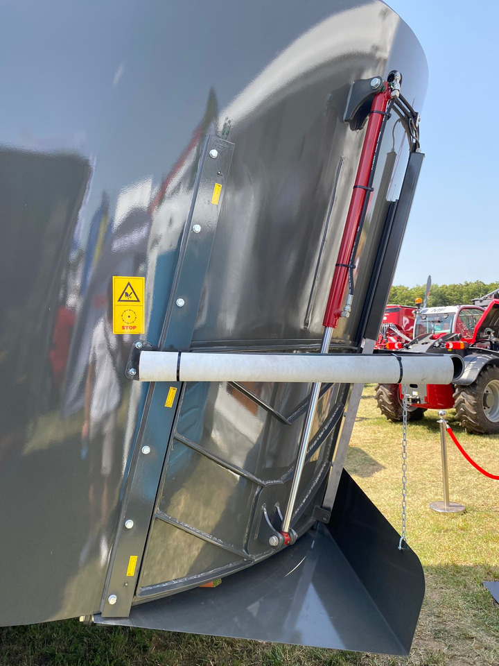 Ando Tech Futtermischwagen / Feed mixer / Melangeuse / Carro di alimentazione / Remolque alimentador / Кормораздатчик / Wóz paszowy T-REX 24 m3 on lease Ando Tech Futtermischwagen / Feed mixer / Melangeuse / Carro di alimentazione / Remolque alimentador / Кормораздатчик / Wóz paszowy T-REX 24 m3: picture 8 Ando Tech Futtermischwagen / Feed mixer / Melangeuse / Carro di alimentazione / Remolque alimentador / Кормораздатчик / Wóz paszowy T-REX 24 m3 on lease Ando Tech Futtermischwagen / Feed mixer / Melangeuse / Carro di alimentazione / Remolque alimentador / Кормораздатчик / Wóz paszowy T-REX 24 m3: picture 8