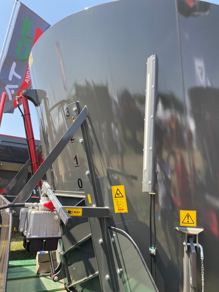 Ando Tech Futtermischwagen / Feed mixer / Melangeuse / Carro di alimentazione / Remolque alimentador / Кормораздатчик / Wóz paszowy T-REX 24 m3 on lease Ando Tech Futtermischwagen / Feed mixer / Melangeuse / Carro di alimentazione / Remolque alimentador / Кормораздатчик / Wóz paszowy T-REX 24 m3: picture 6 Ando Tech Futtermischwagen / Feed mixer / Melangeuse / Carro di alimentazione / Remolque alimentador / Кормораздатчик / Wóz paszowy T-REX 24 m3 on lease Ando Tech Futtermischwagen / Feed mixer / Melangeuse / Carro di alimentazione / Remolque alimentador / Кормораздатчик / Wóz paszowy T-REX 24 m3: picture 6