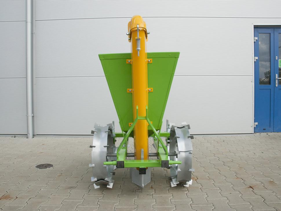 Bomet Kartoffelpflanzmaschine / Potato planter / Planteuse de pomme de terre / Piantapatate / Sadzarka ziemniaków - Potato planter: picture 1 Bomet Kartoffelpflanzmaschine / Potato planter / Planteuse de pomme de terre / Piantapatate / Sadzarka ziemniaków - Potato planter: picture 1