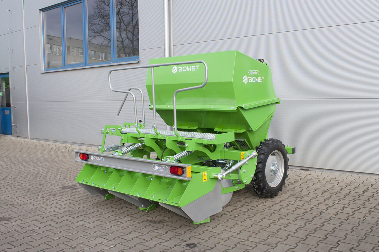 Bomet Kartoffelpflanzmaschine / Potato planter / Planteuse de pomme de terre / Piantapatate / Sadzarka ziemniaków - Potato planter: picture 3 Bomet Kartoffelpflanzmaschine / Potato planter / Planteuse de pomme de terre / Piantapatate / Sadzarka ziemniaków - Potato planter: picture 3