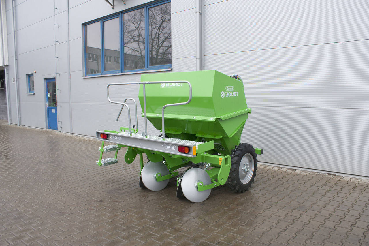 Bomet Kartoffelpflanzmaschine / Potato planter / Planteuse de pomme de terre / Piantapatate / Sadzarka ziemniaków - Potato planter: picture 2 Bomet Kartoffelpflanzmaschine / Potato planter / Planteuse de pomme de terre / Piantapatate / Sadzarka ziemniaków - Potato planter: picture 2