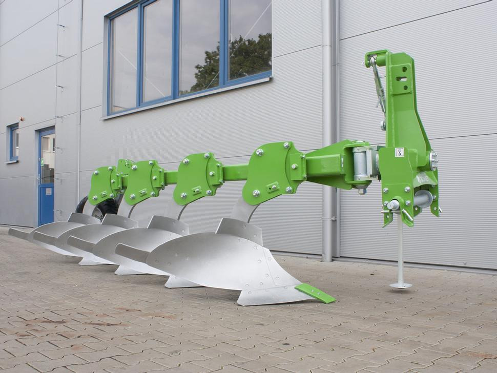 Bomet Pflüge / Single-beam plow / Charrue mono-poutre / Aratro / Плуг / Pług jednobelkowy Libra 3+1 - Plow: picture 1 Bomet Pflüge / Single-beam plow / Charrue mono-poutre / Aratro / Плуг / Pług jednobelkowy Libra 3+1 - Plow: picture 1