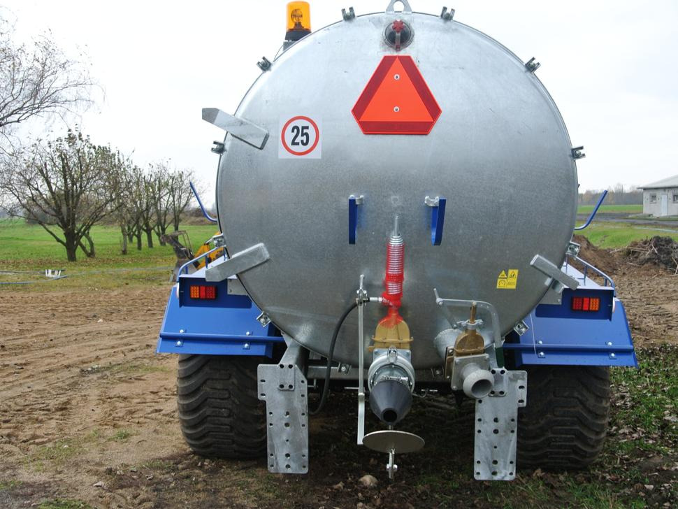 Marco-Polo Gülletankwagen / Slurry tanker / Epandeur à lisier / Cisterna per liquami / Сisterna de estiércol líquido / Цистерна для жидкого органического удобрения / Wóz asenizacyjny 12 000 - Slurry tanker: picture 4 Marco-Polo Gülletankwagen / Slurry tanker / Epandeur à lisier / Cisterna per liquami / Сisterna de estiércol líquido / Цистерна для жидкого органического удобрения / Wóz asenizacyjny 12 000 - Slurry tanker: picture 4