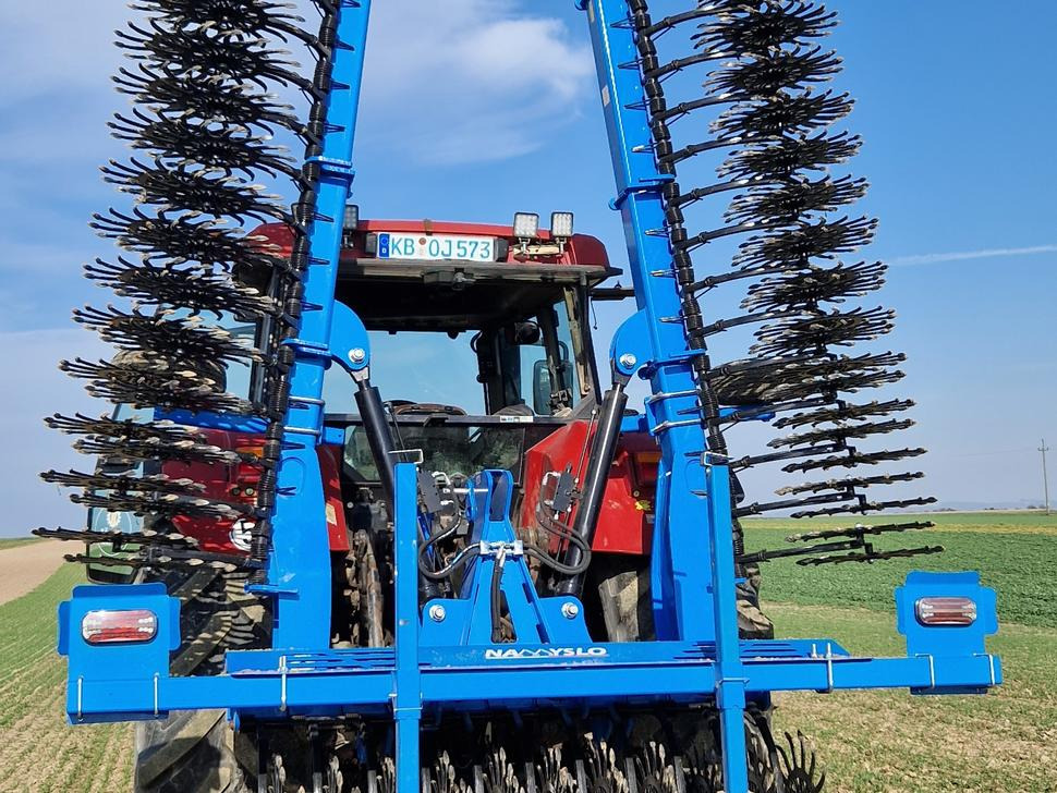 Namysło Rotorstriegel / Rotary hoe / Houe rotative / Ротационная борона / Brona wirnikowa / Pielnik 6,6 m - Cultivator: picture 3 Namysło Rotorstriegel / Rotary hoe / Houe rotative / Ротационная борона / Brona wirnikowa / Pielnik 6,6 m - Cultivator: picture 3
