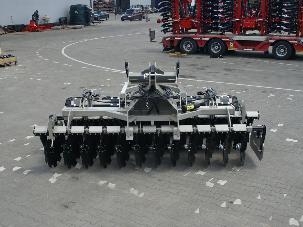 ROLEX Scheibenegge / Disc harrow with hydropack and tire roller / Dechaumeur à disques / Erpice a dischi / Дисковая борона с гидропаком и колёсным катком / Agregat talerzowy uprawowy z hydropackiem i - Disc harrow: picture 4 ROLEX Scheibenegge / Disc harrow with hydropack and tire roller / Dechaumeur à disques / Erpice a dischi / Дисковая борона с гидропаком и колёсным катком / Agregat talerzowy uprawowy z hydropackiem i - Disc harrow: picture 4