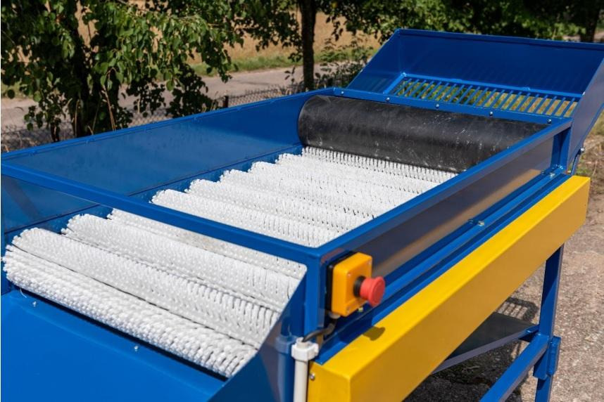 ROLMET Bürstenmaschine / Potato brush cleaner / Nettoyeuse à brosse / Pulitore a spazzole / Очиститель / Czyszczarka szczotkowa - Potato equipment: picture 5 ROLMET Bürstenmaschine / Potato brush cleaner / Nettoyeuse à brosse / Pulitore a spazzole / Очиститель / Czyszczarka szczotkowa - Potato equipment: picture 5