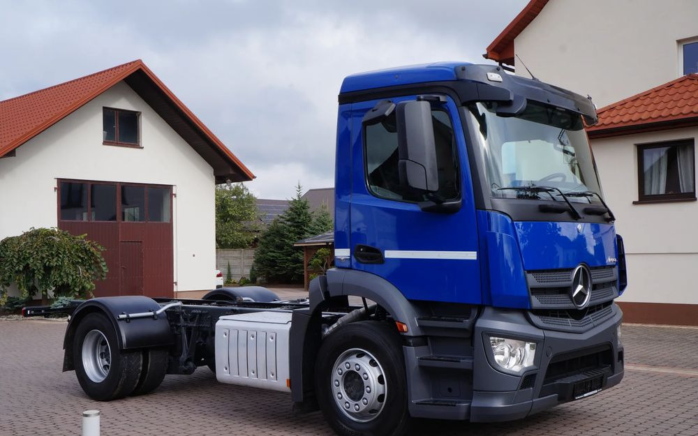 Mercedes-Benz ANTOS 1824 ACTROS EURO 6 RAMA DO ZABUDOWY ROZSTAW OSI 3.80M ANTOS 1830 1827 - Cab chassis truck: picture 3 Mercedes-Benz ANTOS 1824 ACTROS EURO 6 RAMA DO ZABUDOWY ROZSTAW OSI 3.80M ANTOS 1830 1827 - Cab chassis truck: picture 3