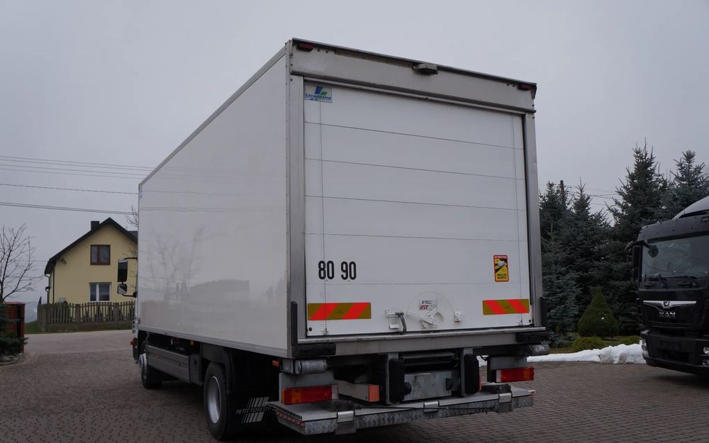 Mercedes-Benz ATEGO 1318 EURO 5 132 TYS KM CHŁODNIA CARRIER 750 WINDA - Refrigerator truck: picture 4 Mercedes-Benz ATEGO 1318 EURO 5 132 TYS KM CHŁODNIA CARRIER 750 WINDA - Refrigerator truck: picture 4