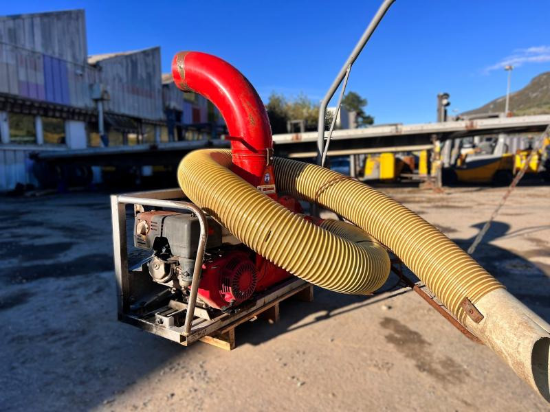 ASPIRATEUR A FEUILLE MOTORISÉ SUR BERCE (NET TVA) - Industrial vacuum cleaner: picture 4 ASPIRATEUR A FEUILLE MOTORISÉ SUR BERCE (NET TVA) - Industrial vacuum cleaner: picture 4