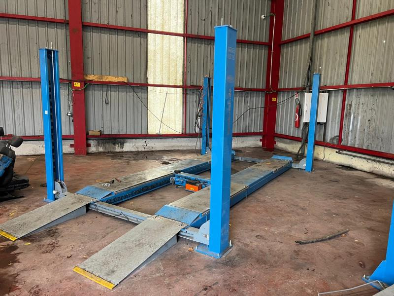Twin Busch TW445 Pont 4 colonnes - Workshop equipment: picture 1 Twin Busch TW445 Pont 4 colonnes - Workshop equipment: picture 1