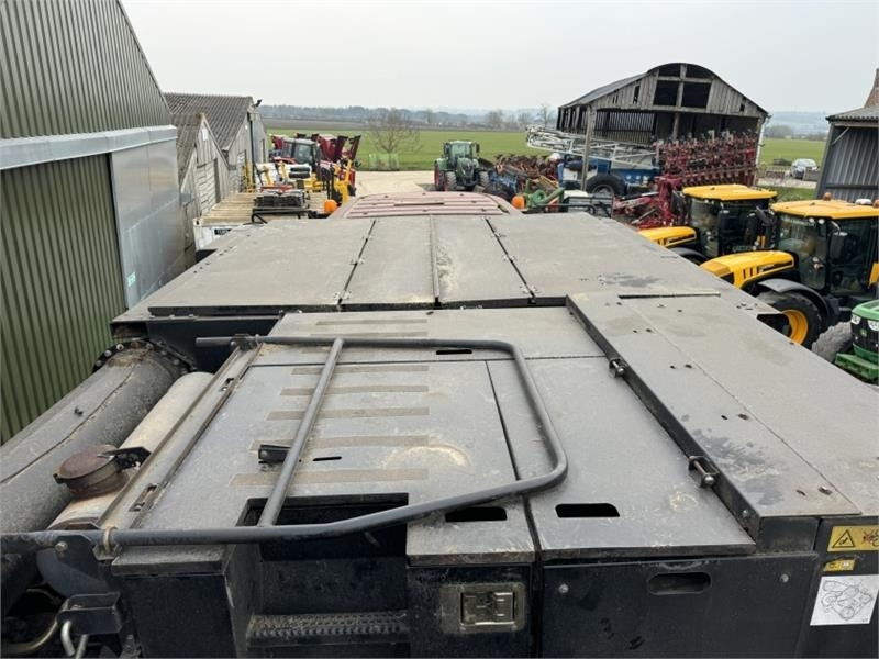 Harvester attachment Case Axial Flow AFX 8010 c/w 30ft Header: picture 16 Harvester attachment Case Axial Flow AFX 8010 c/w 30ft Header: picture 16