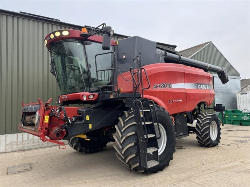 Case Axial Flow AFX 8010 c/w 30ft Header - Harvester attachment: picture 3 Case Axial Flow AFX 8010 c/w 30ft Header - Harvester attachment: picture 3