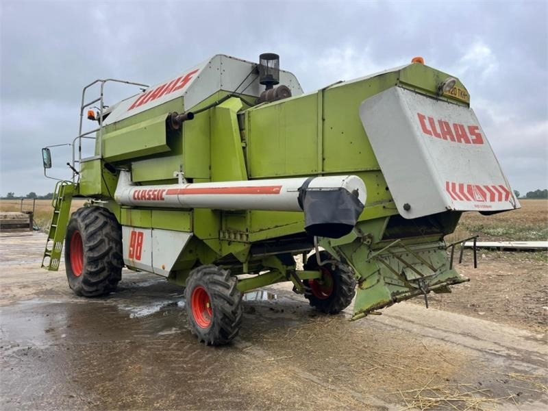 Claas Claas Dominator Classic 98 c/w C450 Header - Harvester attachment: picture 2 Claas Claas Dominator Classic 98 c/w C450 Header - Harvester attachment: picture 2