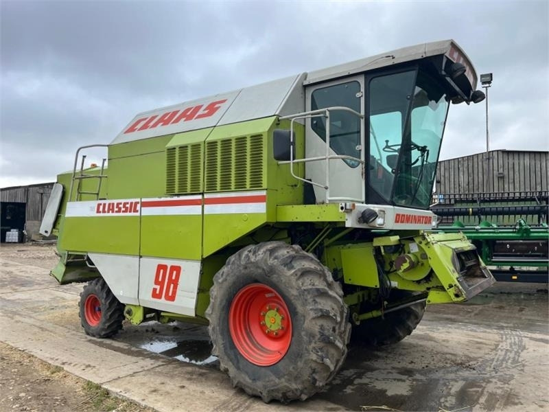 Claas Claas Dominator Classic 98 c/w C450 Header - Harvester attachment: picture 4 Claas Claas Dominator Classic 98 c/w C450 Header - Harvester attachment: picture 4