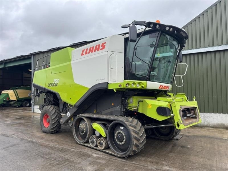 Claas Lexion 750TT APS Hybrid c/w V900 Header **Video Be - Harvester attachment: picture 3 Claas Lexion 750TT APS Hybrid c/w V900 Header **Video Be - Harvester attachment: picture 3