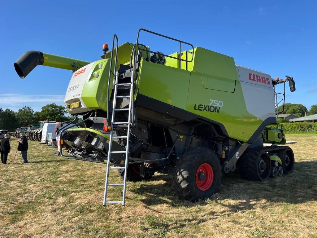 Claas Lexion 750TT c/w V900 Header - Combine harvester: picture 4 Claas Lexion 750TT c/w V900 Header - Combine harvester: picture 4