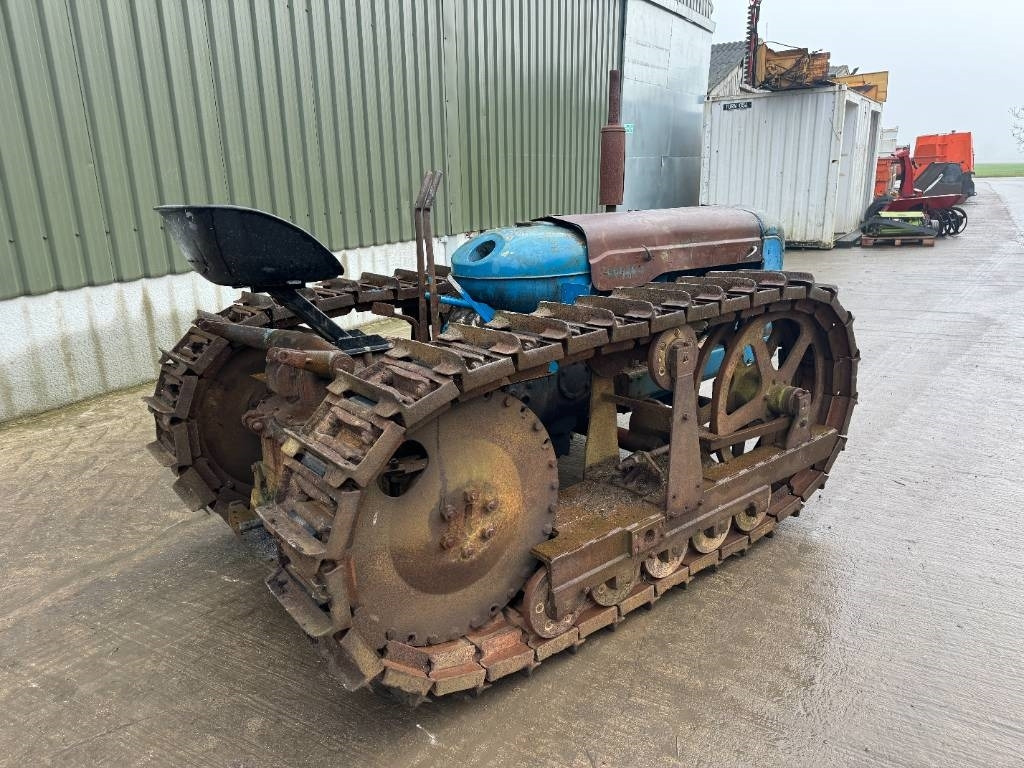 Fordson Major Crawler  on lease Fordson Major Crawler: picture 11