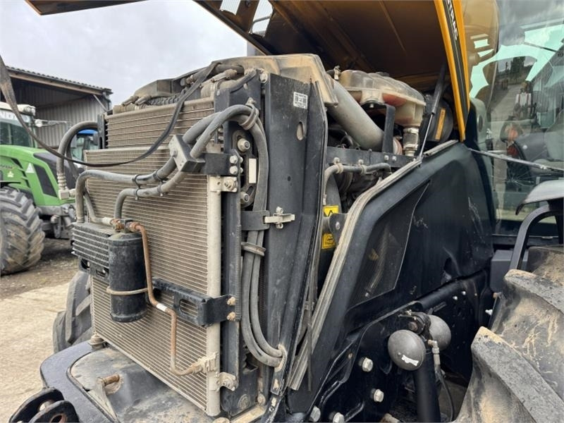 Farm tractor JCB Fastrac 4220 **8000 Hour Warranty**: picture 9