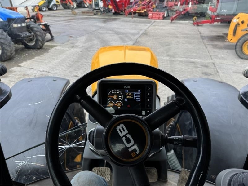 Farm tractor JCB Fastrac 4220 **8000 Hour Warranty**: picture 19
