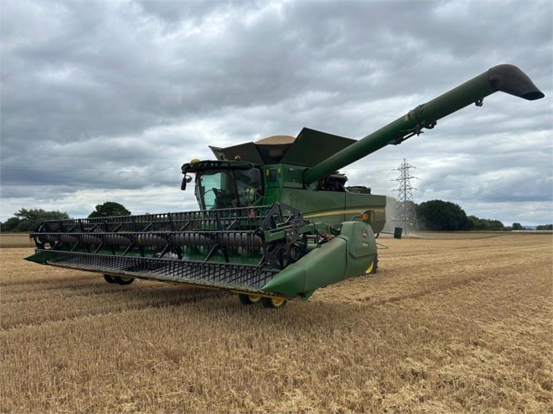 John Deere John Deere S785 4WD c/w 735D Header **Video Below* - Harvester attachment: picture 1 John Deere John Deere S785 4WD c/w 735D Header **Video Below* - Harvester attachment: picture 1