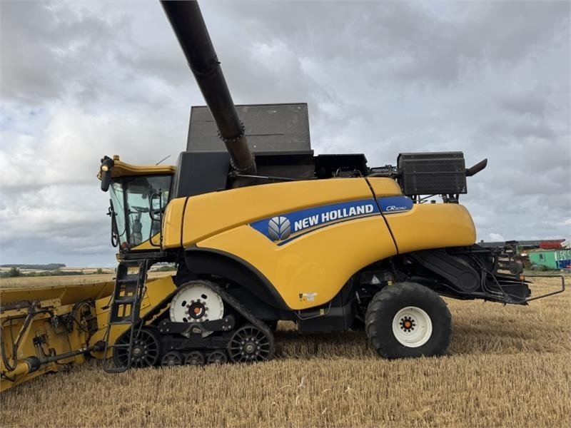 New Holland CR9090 Rotary Combine **Video Below**  - Harvester attachment: picture 2 New Holland CR9090 Rotary Combine **Video Below**  - Harvester attachment: picture 2