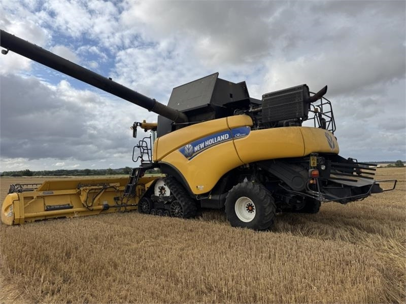 New Holland CR9090 Rotary Combine **Video Below**  - Harvester attachment: picture 3 New Holland CR9090 Rotary Combine **Video Below**  - Harvester attachment: picture 3