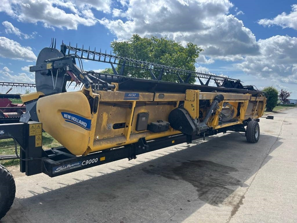 New Holland DXRN30 Draper Header - Harvester attachment: picture 4 New Holland DXRN30 Draper Header - Harvester attachment: picture 4