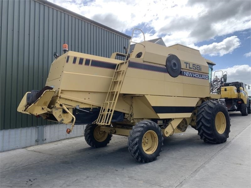 New Holland/Laverda New Holland TL58i / Laverda Hi - Harvester attachment: picture 2 New Holland/Laverda New Holland TL58i / Laverda Hi - Harvester attachment: picture 2