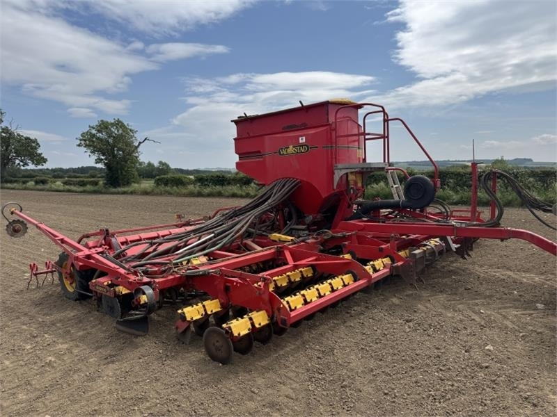 Vaderstad Rapid A800s **Video Below** - Combine seed drill: picture 1 Vaderstad Rapid A800s **Video Below** - Combine seed drill: picture 1