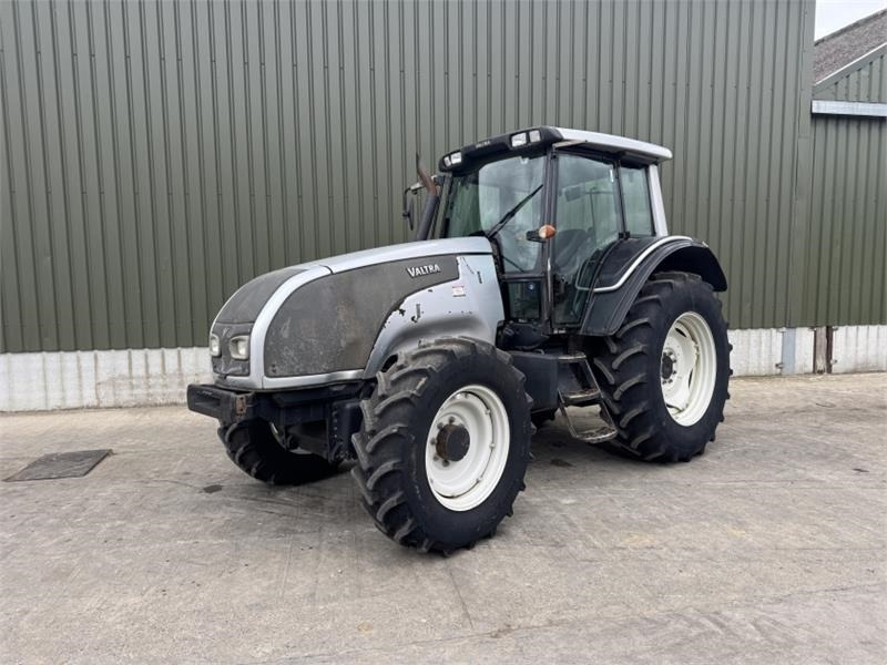 Valtra T 121 - Farm tractor: picture 1 Valtra T 121 - Farm tractor: picture 1