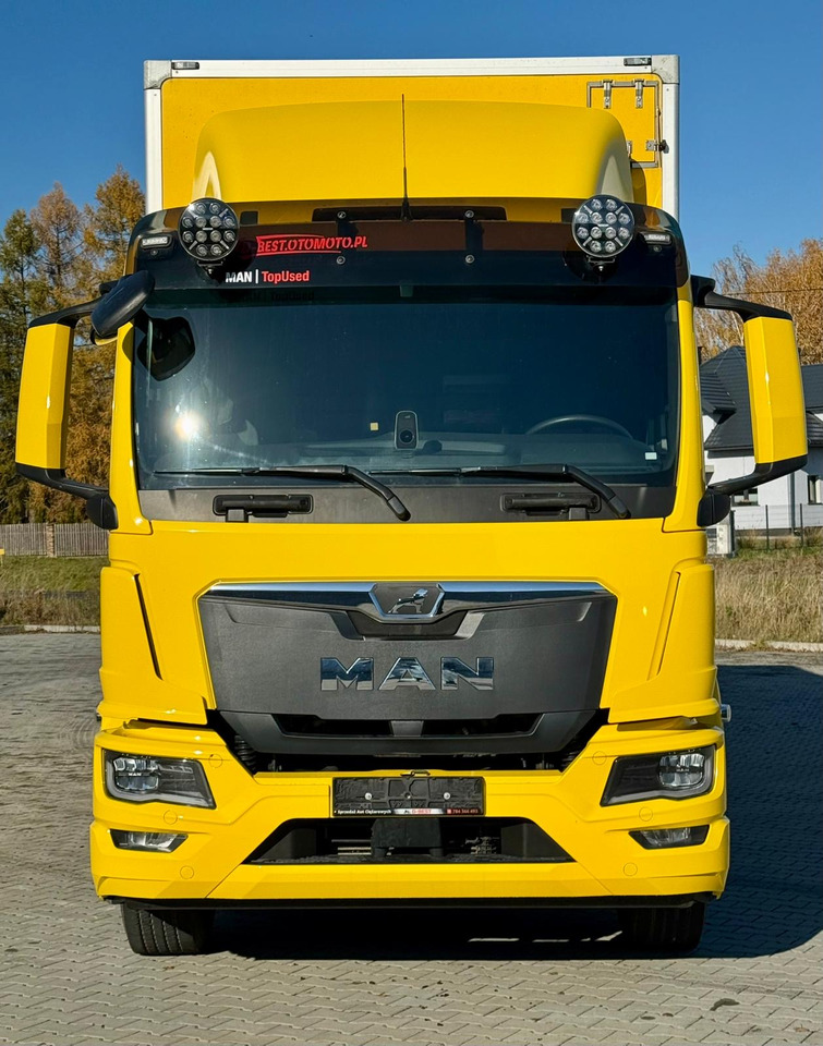 Isothermal truck MAN 18.320 / IZOTERMA / GRZANA / WINDA / 20 EUROPALET / AUTOMAT / 170 TYŚ KM / 2021 R / SYPIALKA / CAŁY NA PODUSZKACH / SPROWADZONY / JAK NOWY: picture 9 Isothermal truck MAN 18.320 / IZOTERMA / GRZANA / WINDA / 20 EUROPALET / AUTOMAT / 170 TYŚ KM / 2021 R / SYPIALKA / CAŁY NA PODUSZKACH / SPROWADZONY / JAK NOWY: picture 9