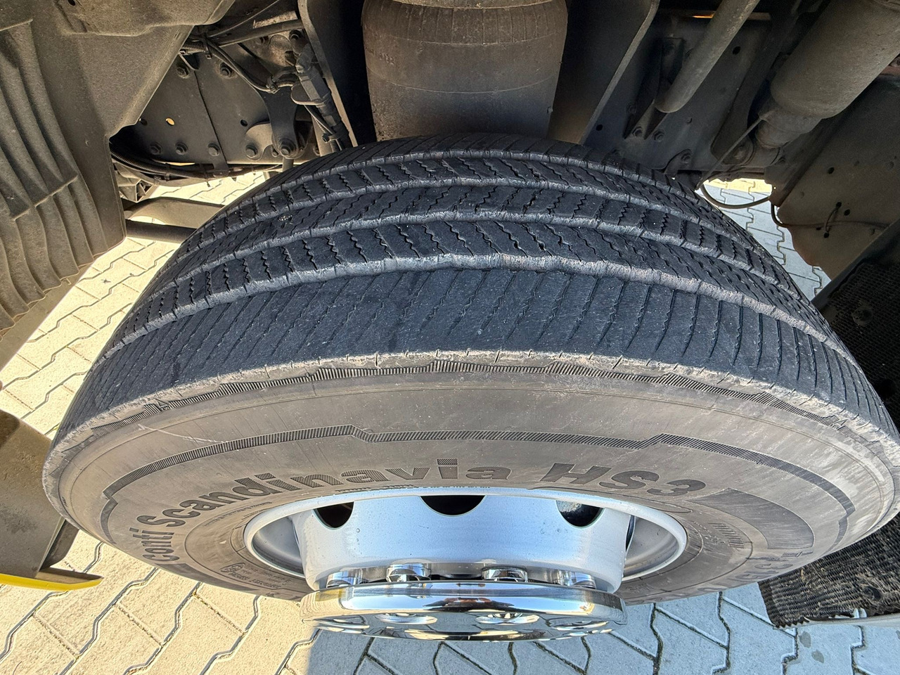 Isothermal truck MAN 18.320 / IZOTERMA / GRZANA / WINDA / 20 EUROPALET / AUTOMAT / 170 TYŚ KM / 2021 R / SYPIALKA / CAŁY NA PODUSZKACH / SPROWADZONY / JAK NOWY: picture 12 Isothermal truck MAN 18.320 / IZOTERMA / GRZANA / WINDA / 20 EUROPALET / AUTOMAT / 170 TYŚ KM / 2021 R / SYPIALKA / CAŁY NA PODUSZKACH / SPROWADZONY / JAK NOWY: picture 12