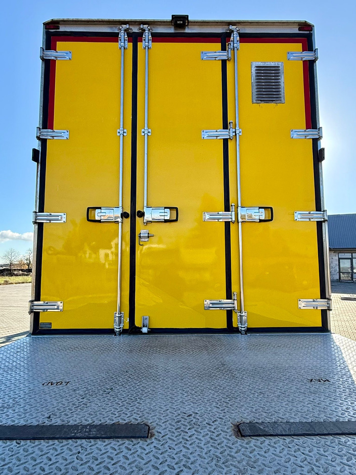 Isothermal truck MAN 18.320 / IZOTERMA / GRZANA / WINDA / 20 EUROPALET / AUTOMAT / 170 TYŚ KM / 2021 R / SYPIALKA / CAŁY NA PODUSZKACH / SPROWADZONY / JAK NOWY: picture 6 Isothermal truck MAN 18.320 / IZOTERMA / GRZANA / WINDA / 20 EUROPALET / AUTOMAT / 170 TYŚ KM / 2021 R / SYPIALKA / CAŁY NA PODUSZKACH / SPROWADZONY / JAK NOWY: picture 6