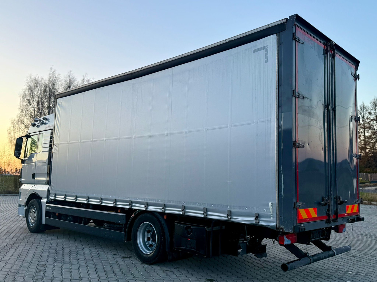 MAN TGX 18.400 / FIRANKA / KONTENER / NISKI PRZEBIEG / EURO 6 / AUTOMAT / SYPIALKA / 2016 ROK - Curtainsider truck: picture 5 MAN TGX 18.400 / FIRANKA / KONTENER / NISKI PRZEBIEG / EURO 6 / AUTOMAT / SYPIALKA / 2016 ROK - Curtainsider truck: picture 5