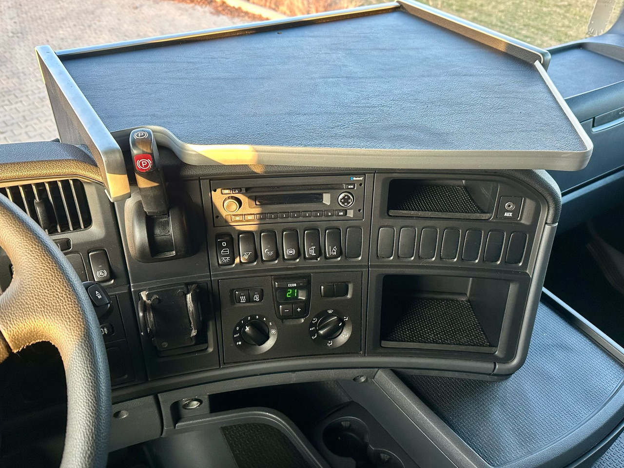 Isothermal truck SCANIA G360 / IZOTERMA / 6.8 M DŁUGOŚCI / AUTOMAT / CAŁA NA PODUSZKACH / KLIMA POSTOJOWA / ELEKTRYCZNA ROLETA TYŁ / SYPIALKA: picture 17