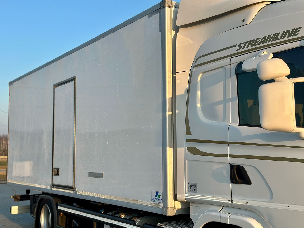 Isothermal truck SCANIA G360 / IZOTERMA / 6.8 M DŁUGOŚCI / AUTOMAT / CAŁA NA PODUSZKACH / KLIMA POSTOJOWA / ELEKTRYCZNA ROLETA TYŁ / SYPIALKA: picture 16